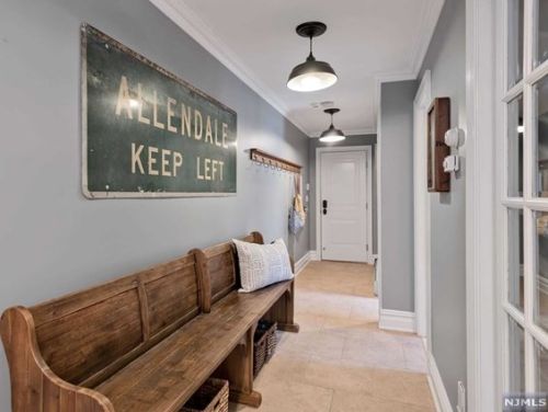 220 Allendale Ave, Allendale NJ  07401-1725 exterior