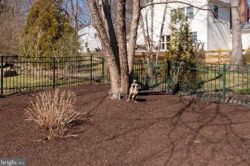 2001 Beechwood Dr, Wilmington DE  19810-4356 exterior