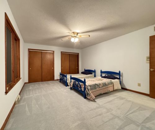 1 Cedar Pt, Newport KY  41076-1743 exterior