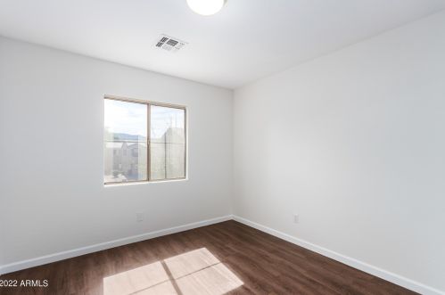 1342 Dunbar Dr, Phoenix AZ 85041-6151 exterior