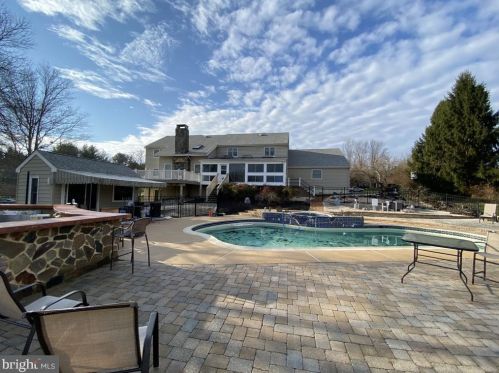 104 Willow Glen Dr, Kennett Sq, PA 19348-2543