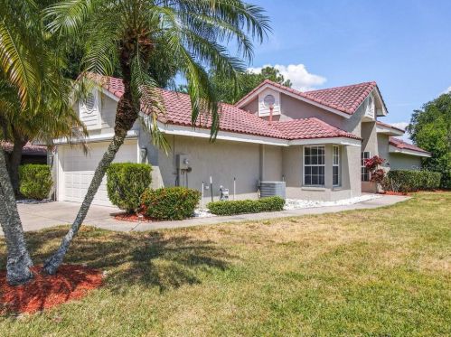 698 Augusta Rd, Winter Haven, FL 33884-1203