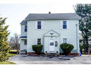 202 Bay View Ave, Bristol RI  02809-3820 exterior