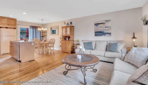 6 Wyoming Dr, Jackson Twp NJ  08527-1543 exterior