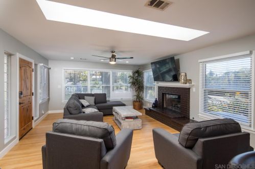 4134 Narragansett Ave, San Diego CA 92107-2619 exterior