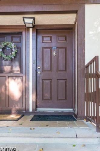 3710 Mark Twain Way, Mahwah NJ  07430-3477 exterior