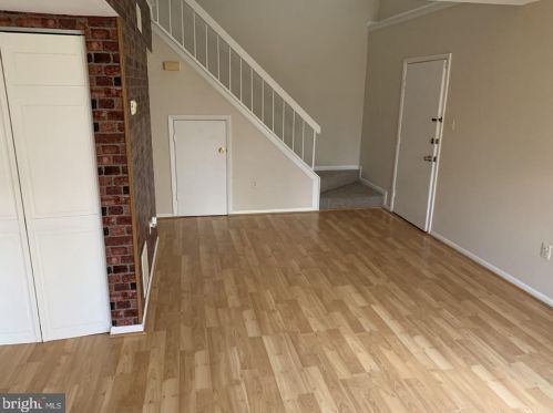 5636 Summer Oak Way, Springfield VA  22015-2216 exterior