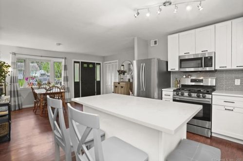 56 Windsong Ln, Milford CT  06460-5945 exterior