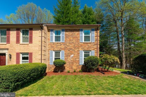 9041 Armendown Dr, Springfield, VA 22152-2139