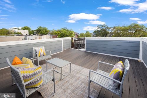 1111 Holbrook Ter, Washington DC 20002-2704 exterior