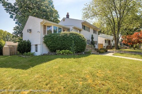 124 Statesir Pl, Tinton Falls NJ  07701-6143 exterior