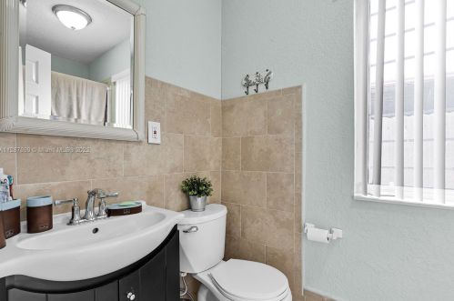 2637 9th Ct, Hialeah FL  33010-1223 exterior