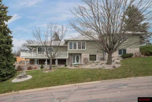 1713 Woodland Ave, Mankato MN  56001-1741 exterior