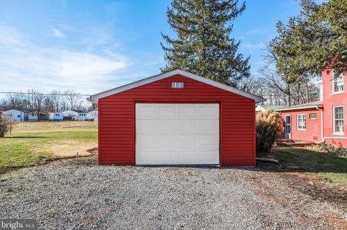 188 Smaltz Dr, Falling Waters, WV 25419-3649