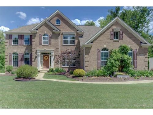 7073 Cascade Creek Ln, Cleveland, OH 44131-6567