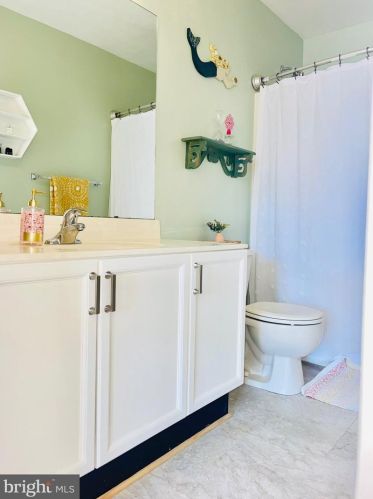 201 Deerfield Dr, Charles Town WV  25414-4805 exterior