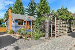 520 91 St, Seattle WA  98115-2816 exterior