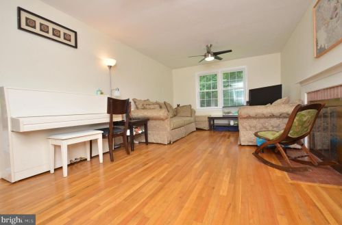 6905 Sydenstricker Rd, Springfield VA  22152-2740 exterior