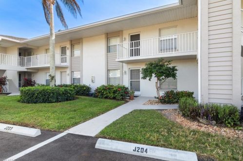 1476 Churchill Cir, Naples, FL 34116-3615