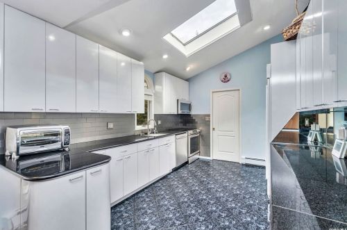 624 Caledonia Rd, Huntington Station NY 11746-5116 exterior