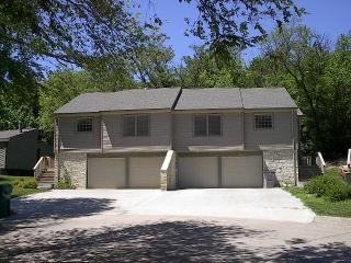 205 Brush Creek Ln, Manhattan KS  66503-3111 exterior