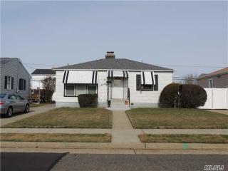 28 Polk St, Freeport, NY 11520-6232