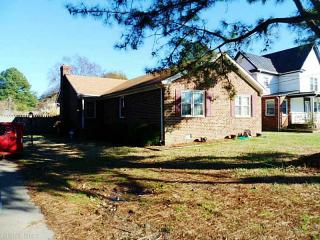 1300 Hawthorne Dr, Chesapeake VA  23325-3854 exterior