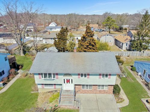 214 Bryant St, Islip Terrace, NY 11752-1113