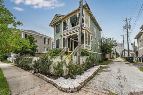 313 14, Galveston TX 77550-8226 exterior