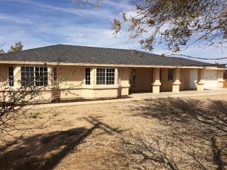 16350 Sycamore St, Hesperia, CA 92345-2038