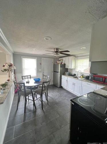 320 Cottage Grove Rd, Bloomfield CT  06002-3158 exterior