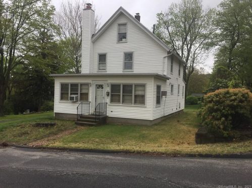 61 Quentin St, Waterbury, CT 06706-2726