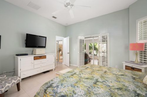 2045 27th Ave, Vero Beach FL  32960-3010 exterior