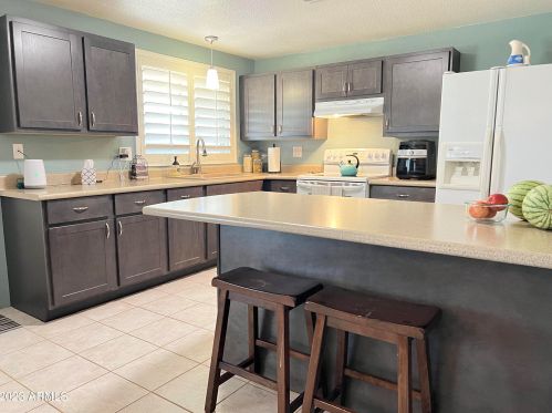 6206 Zoe Ella Way, Glendale, AZ 85306-2933