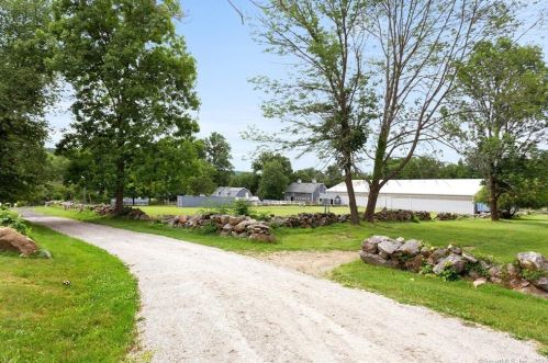 260 North St, Ridgefield, CT 06877-2529