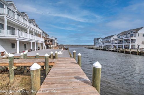 1217 Niihau Dr, Lacey NJ  08731-4702 exterior