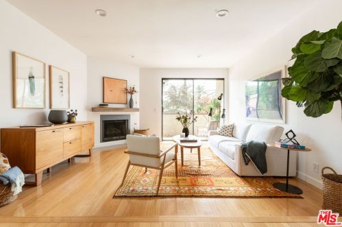 4542 Coldwater Canyon Ave, North Hollywood, CA 91604-1071