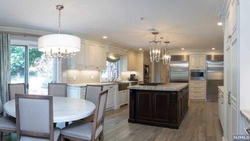 11 Glenwood Dr, Upper Saddle River NJ  07458-3303 exterior