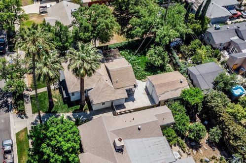 17602 Collins St, Van Nuys CA  91316-1245 exterior