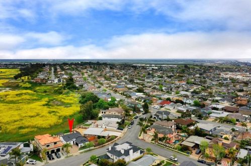 135 Surf Pl, Seal Beach, CA 90740-5909