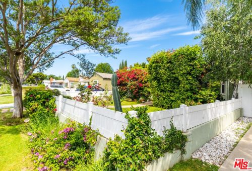 14317 Collins St, Van Nuys CA 91316-1307 exterior