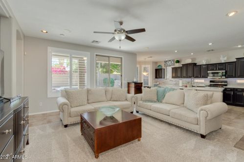 715 Newport St, Chandler, AZ 85225-5383