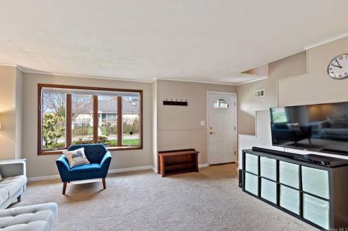 5 Eastward Pl, Elmsford NY  10523-2005 exterior