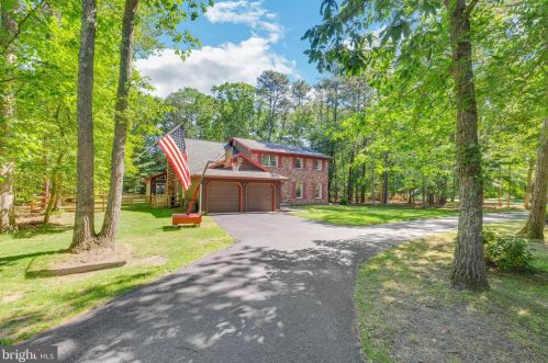 6 Red Oak Dr, Southampton, NJ 08088-8521
