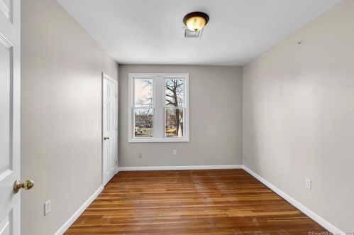 30 Foster St, Manchester CT 06040-5330 exterior