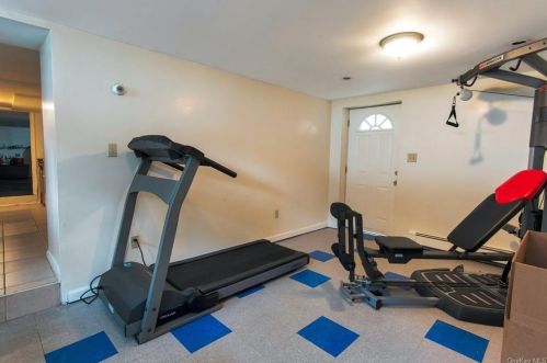 995 Linda Ave, Thornwood NY  10594-1636 exterior