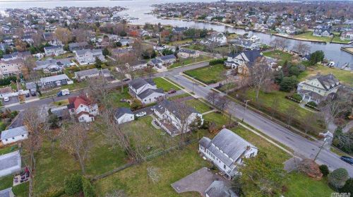 83 Thompson Ave, Babylon NY  11702-3404 exterior