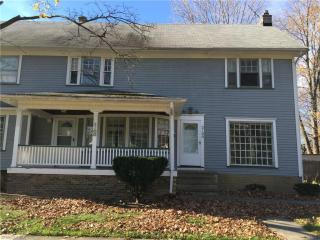 2100 Cottage Grove Dr, Cleveland OH  44118-2723 exterior