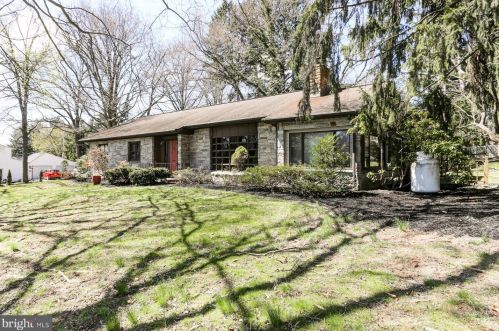 2958 Lincoln St, Camp Hill PA  17011-2832 exterior