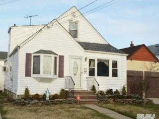 15 Newton Ave, Lynbrook, NY 11563-3719